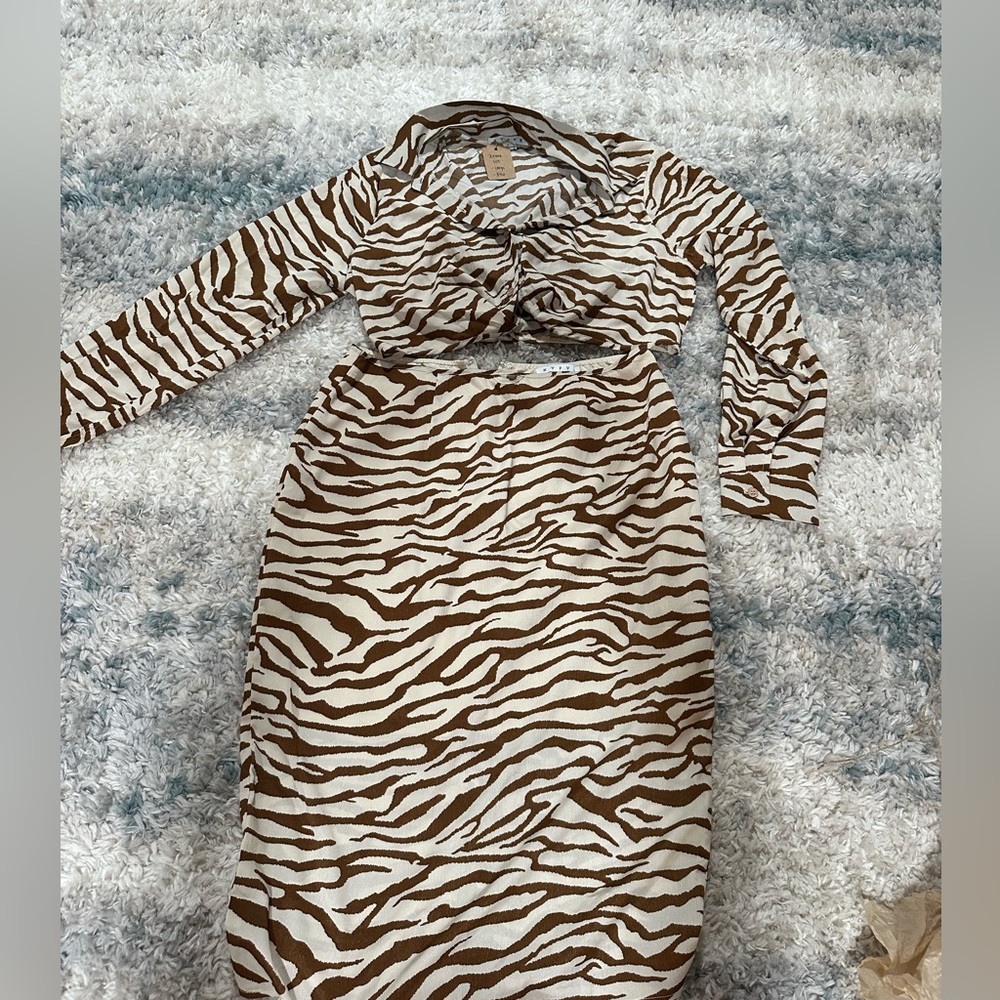 NWT fancy outfit size Large Perfect Conditon and Perfect for Date Night